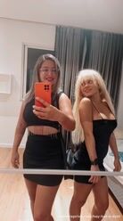 Every brunette has her blonde cutie, the perfect pair of beauties 🤩😍