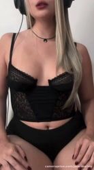 I’m your little Scarlet 🖤🥀