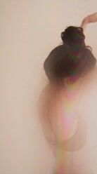 ​Acordei com uma vontade diferente e decidi deixar o corpo falar 🖤 É uma dança só minha,…