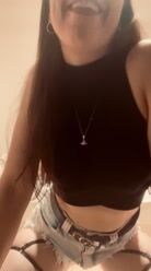 “Good boy Cuando está bien, te alejas de mí Te sientes sola y siempre estoy ahí Es una guerra…