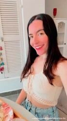 Com espuma macia, cabelo molhado e uma ternura silenciosa… Comecei o dia cuidando de mim.…