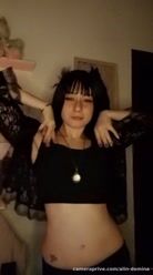 Sua rainha chegou para brincar com sua mente, confundir seus pensamentos e tomar conta da sua…