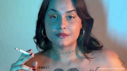 Vídeo novo de smoking fetish disponível no meu fanclub!