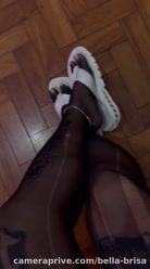 Thin tights and Kenner flip-flops, did you like this combination? I think it looks different and…