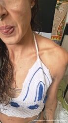 Só o calor deixa o meu corpo assim Bem de leve e bem melhor de cor Meu humor não pode ver um…