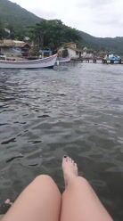 Molhar os pezinhos na água 🥰😍 #pés