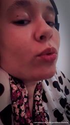 Sempre saem no momento mais interessante. Bem, achei que sua necessidade de me agradar fosse maior…