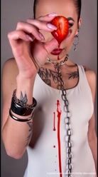 Totalmente comprometida em fazer da minha vida um morango esse ano! #fetiche